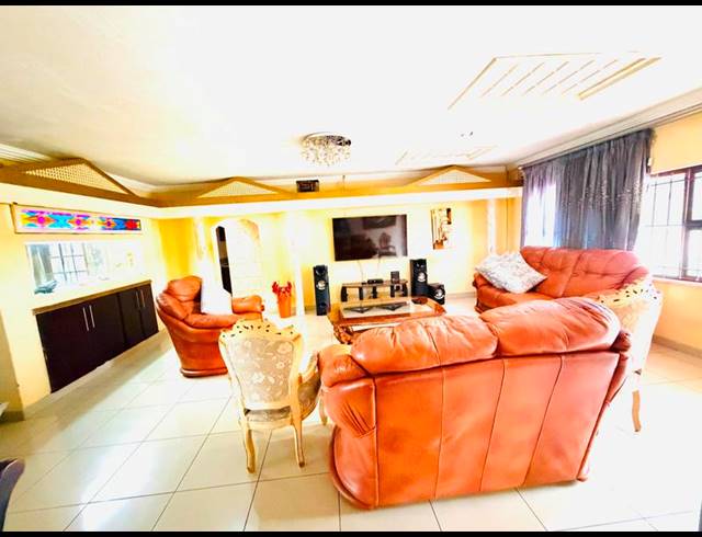 4 BEDROOM HOUSE FOR SALE IN YELLOWWOOD PARK